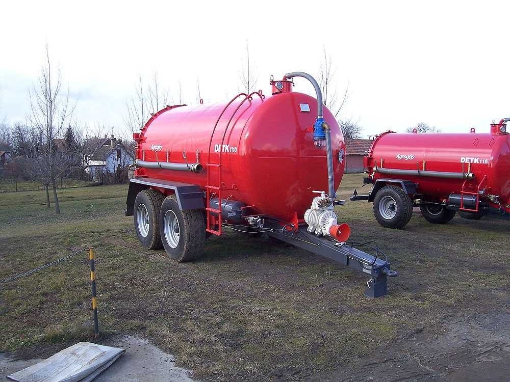 DETK-1110F Szippantó tartálykocsi